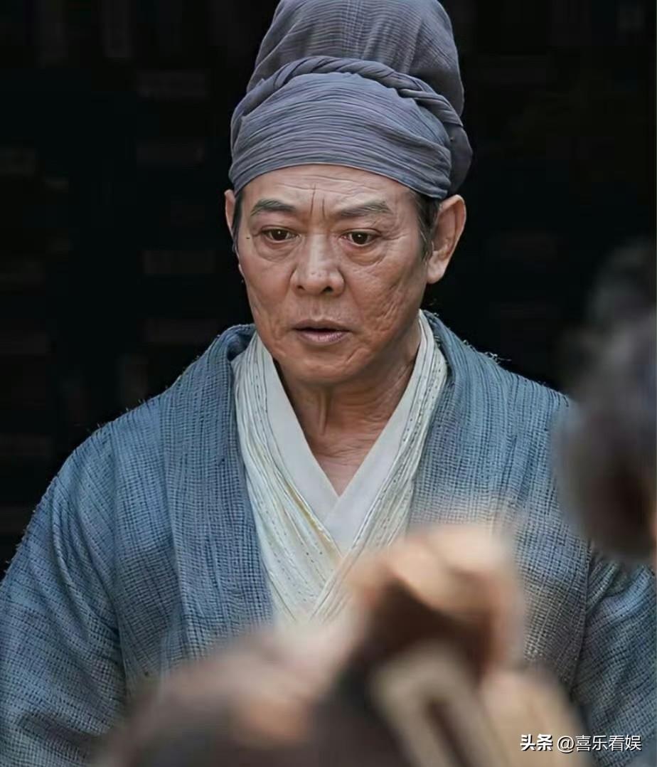 63岁李连杰，太让人意外了！
 
4月1日晚，63岁李连杰冲上热搜，这次不是因为