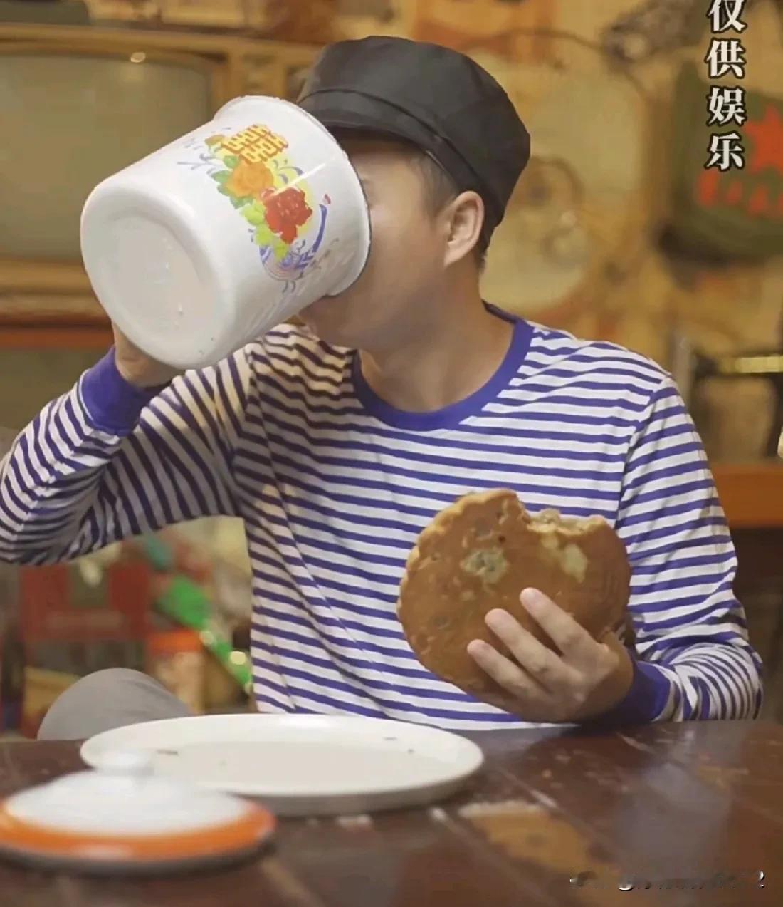 南方人教北方人怎么吃月饼，
北方人吃月饼真的都不需要切的吗？

北方人吃月饼是用