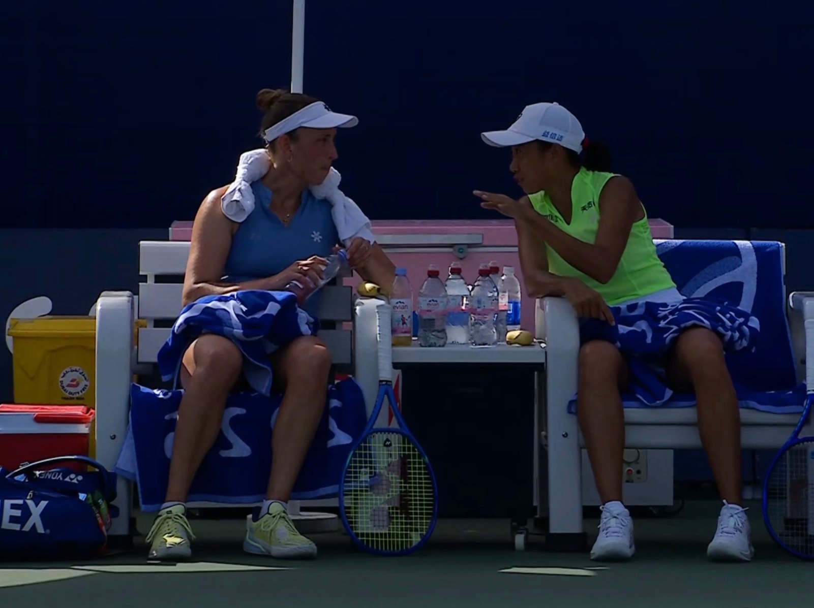 迪拜赛女双第二轮，澳网夺冠后首次聚首的张帅/梅尔滕斯 3-6 3-6不敌佩古拉/