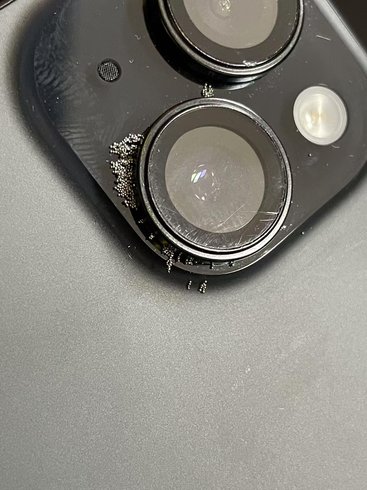 网友的iPhone手机睡醒也长眼屎了 