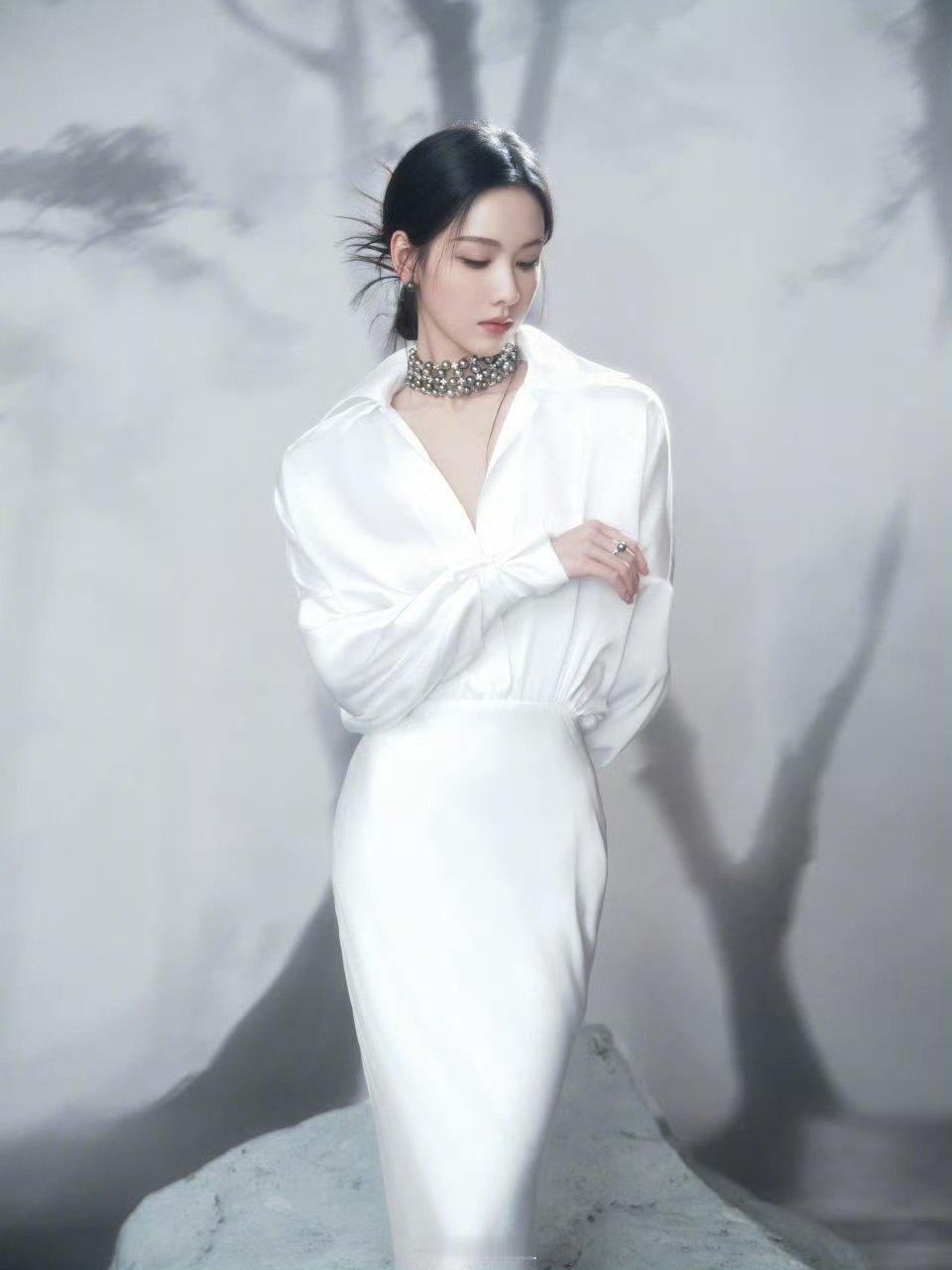 陈都灵毽子头陈都灵说今天白到发光 陈都灵毽子头！ 