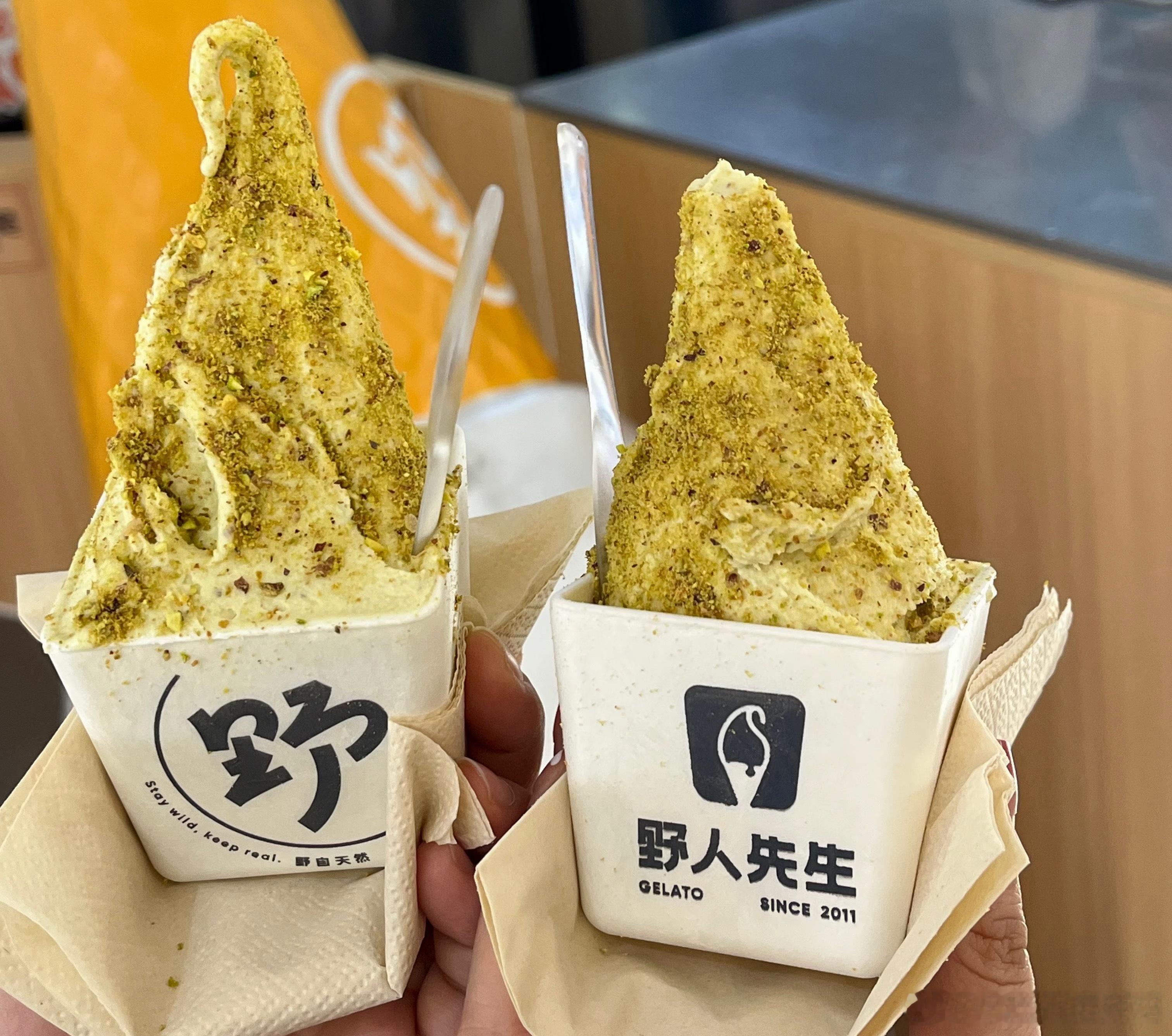 网友替野人先生抢答 看罗永浩一句“机场试吃很一般”，评论区比品牌方还着急，齐刷刷