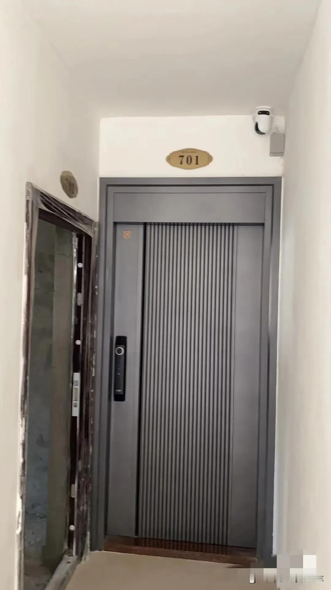 隔壁邻居擅自在自家门头安装摄像头，摄像头正好照到我家门口，从未征求过我家意见。我