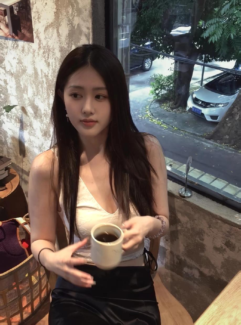 美丽温柔的女人应该是能一直令人着迷的吧，毕竟性格更好的美女是世间少有的！