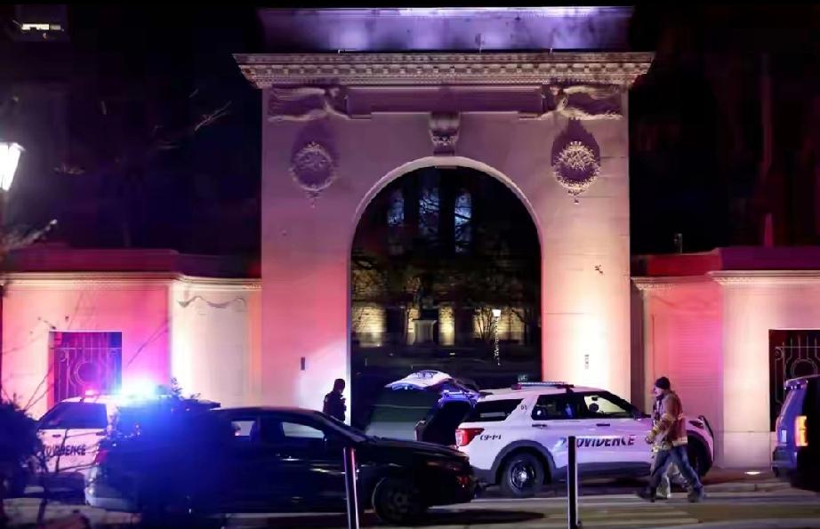 美国真是多灾多难，人祸比天灾更可怕，12月13日下午，美国的常春藤盟校之一的布朗