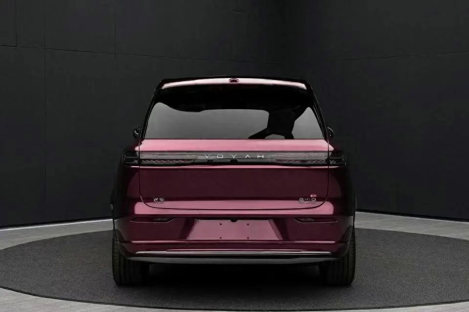 岚图泰山之后，还有一款小泰山已经申报。不过目前申报的车型只有两款五座的插混车型，