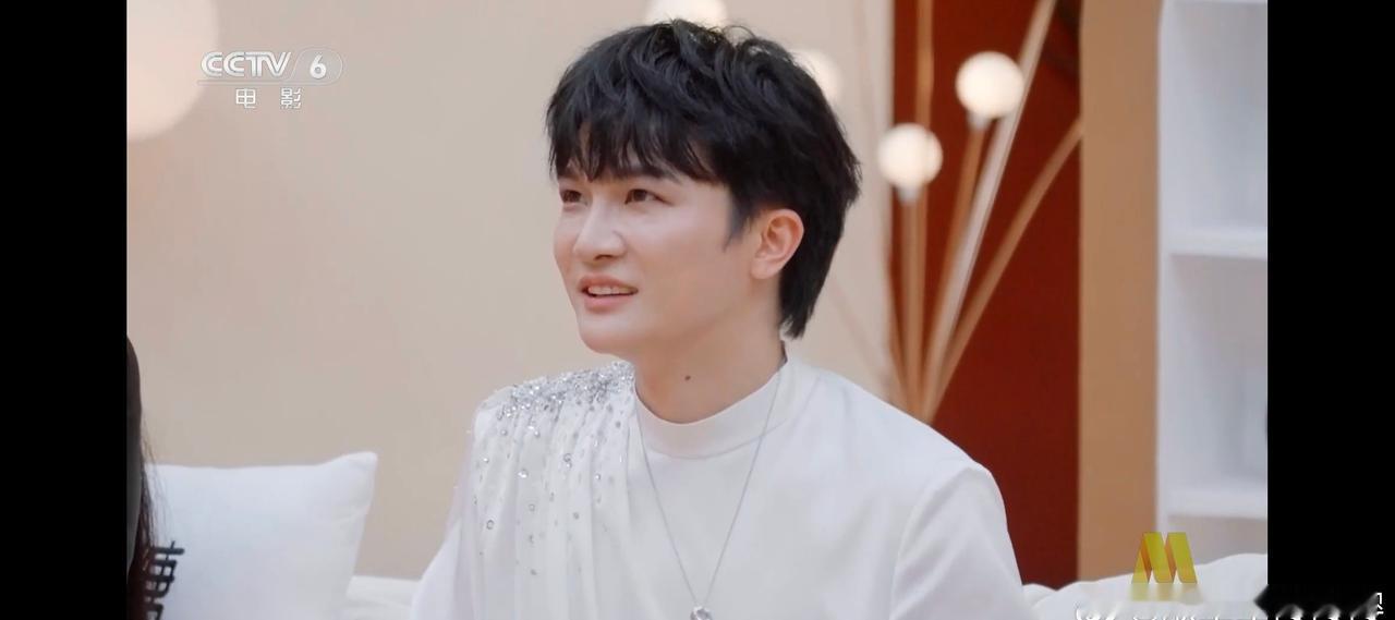 为了看周深，专门下了个央/视/频
周深担任湾区升明月宣传大使 好期待@卡布叻_周