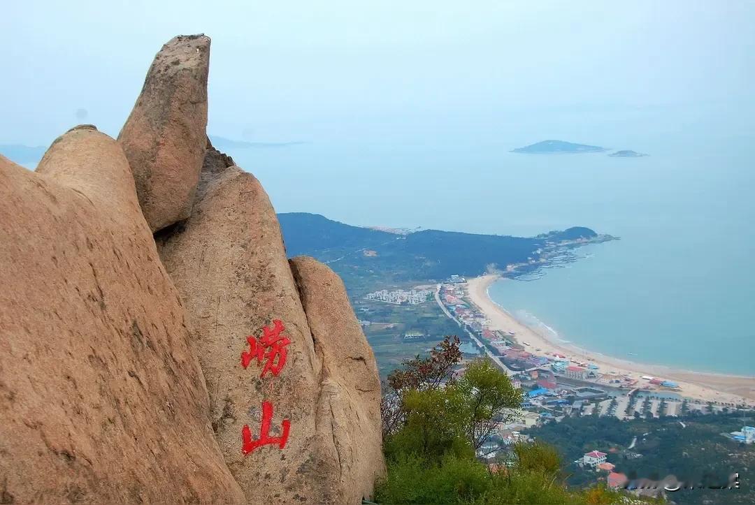 37年前，在青岛上学时攀登了崂山。崂山为平生登临的第一座山，虽以后又见过无数的山