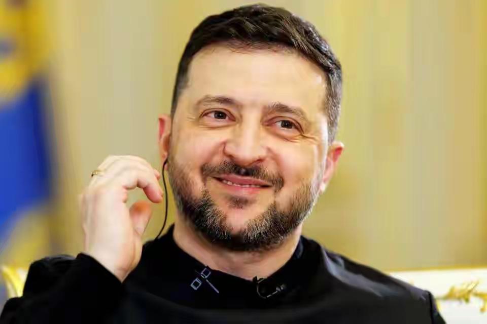 乌克兰公布总统泽连斯基2025月均收入2.8万格里夫纳，低于全国平均收入2.83