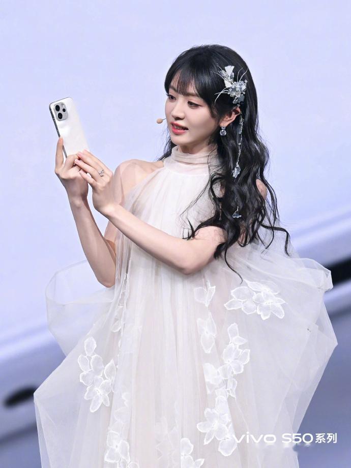 vivo S50系列美学大使田曦薇要空降化身一日店长了vivo人文影像馆（武汉·