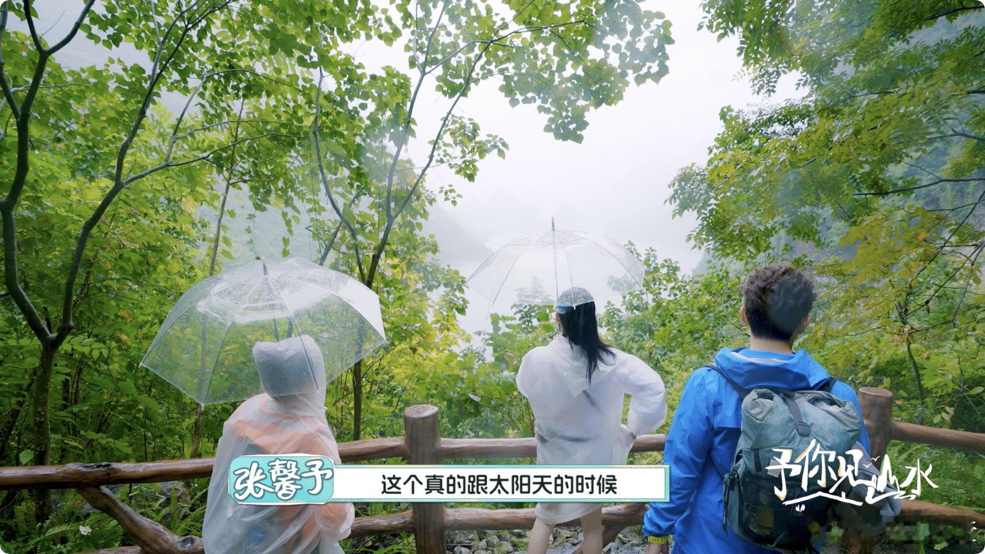 张馨予感叹浩坤湖一步一景予你见山水 浩坤湖的“一步一景”不止于景，张馨予逛到时，