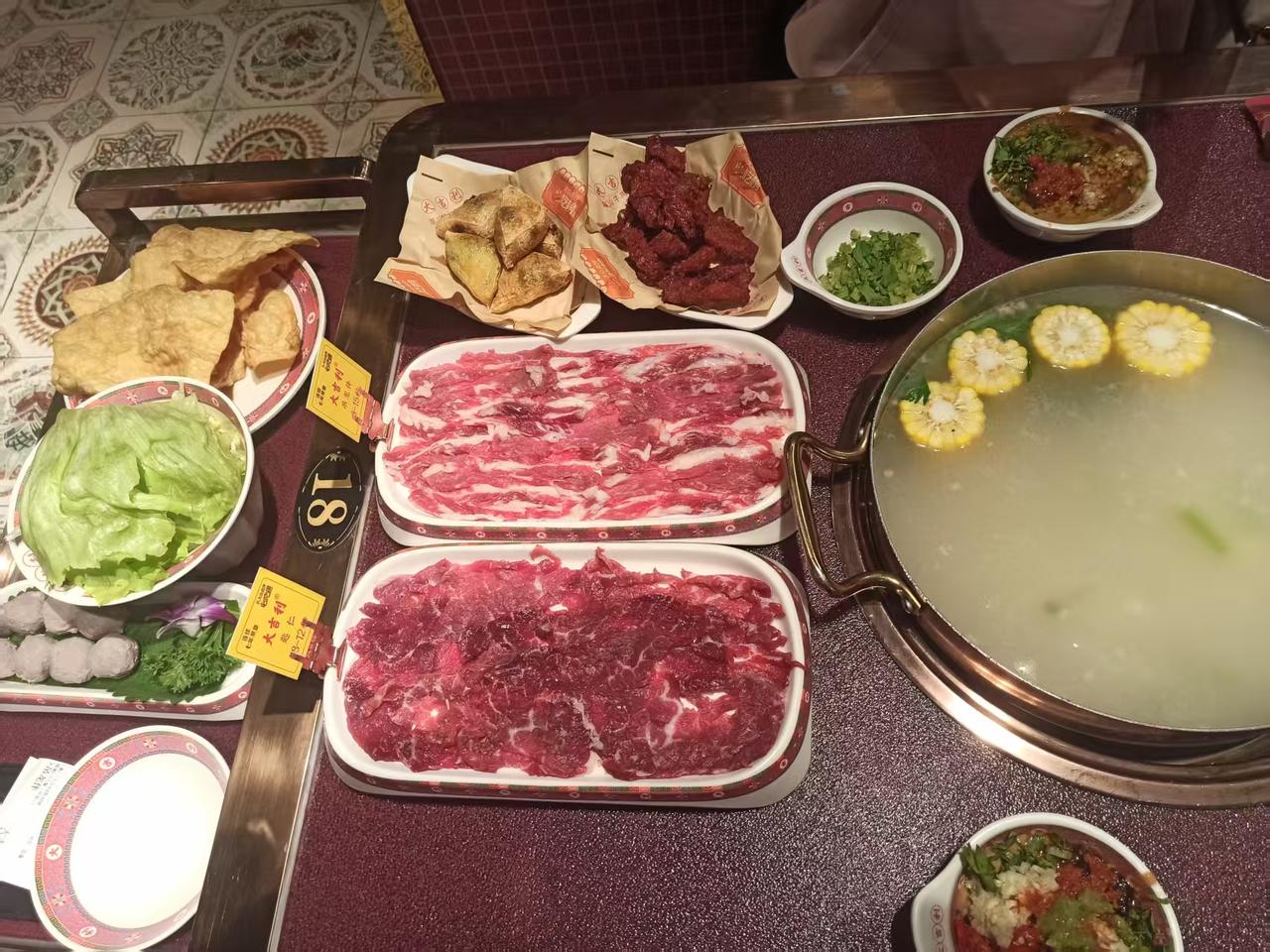 国庆节吃了一顿潮汕牛肉火锅，终于顿悟陈赫的“贤合庄”为啥在万达关门了！

早两年