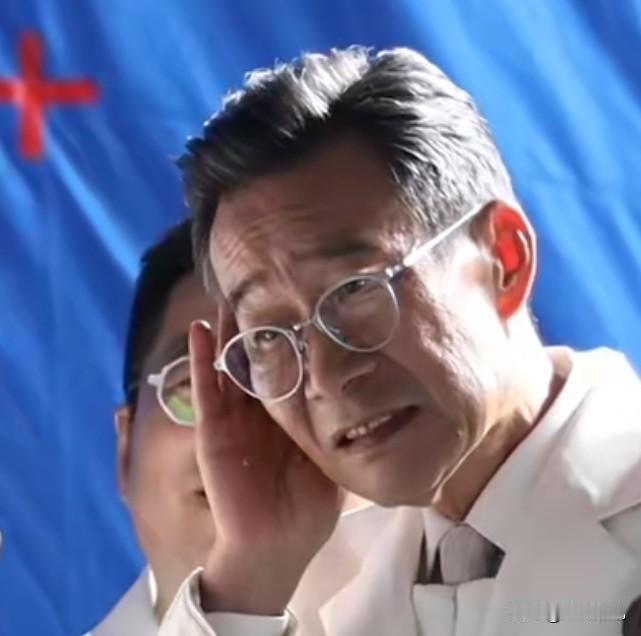 演员李雪健耳朵听不见了


李雪健实力派演员，李雪健演的经典剧影片太多了。目前，