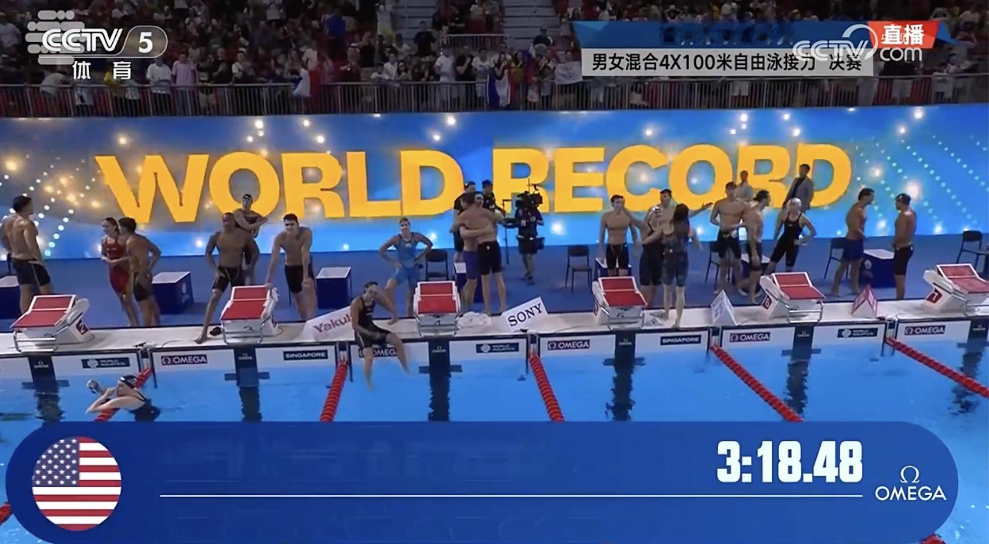 男女4X100米自由泳接力决赛，美国队3分18秒48打破世界纪录夺冠！ ​​​中