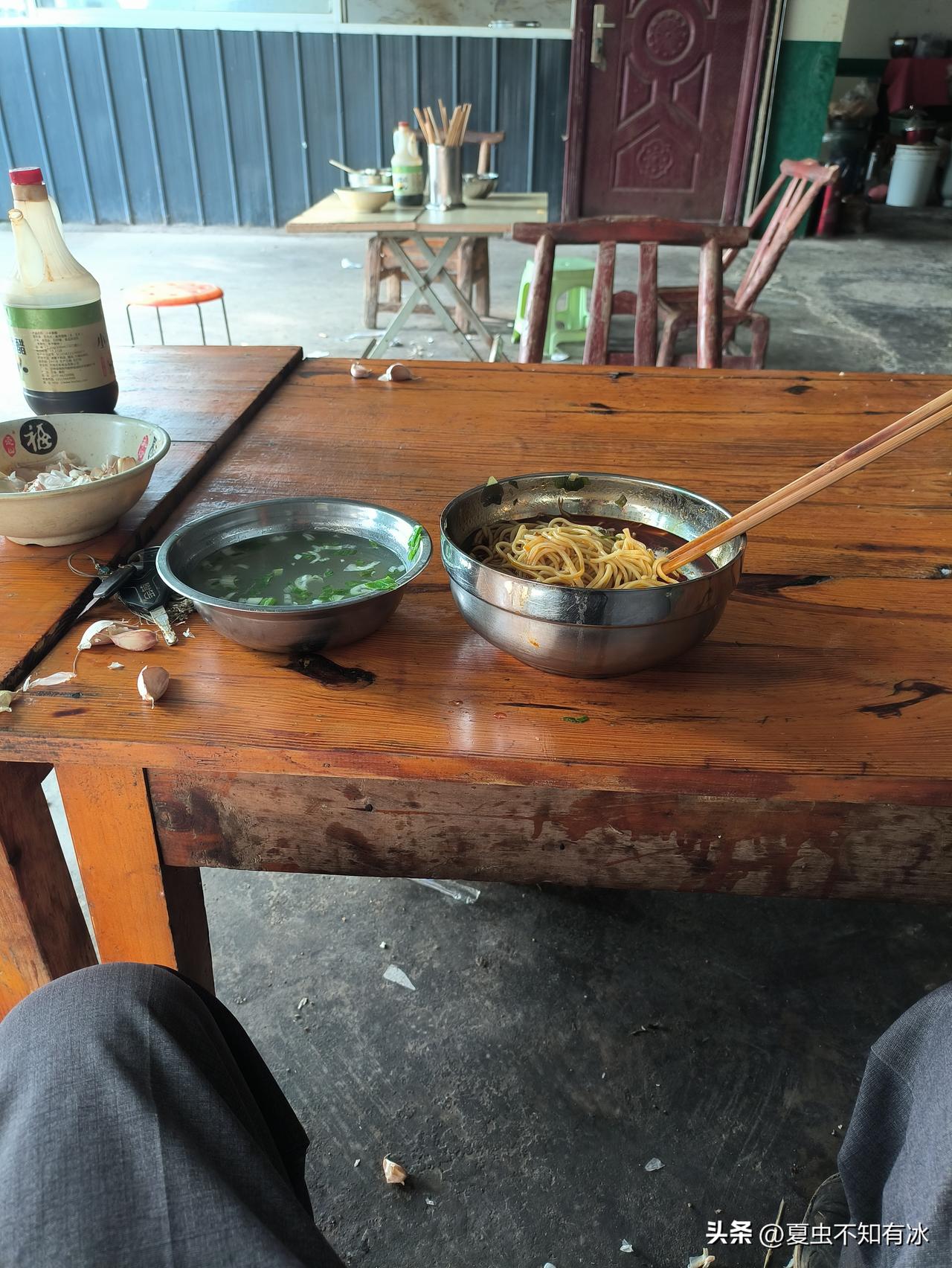 我有两位亲戚开早餐店，至今快做满二十年了。说实话卖早餐确实挺赚钱，但我一点都不眼