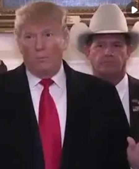 特朗普“炮轰”民主党这事，真是越来越有看头了。当地时间3月2日，民主党抨击他未经