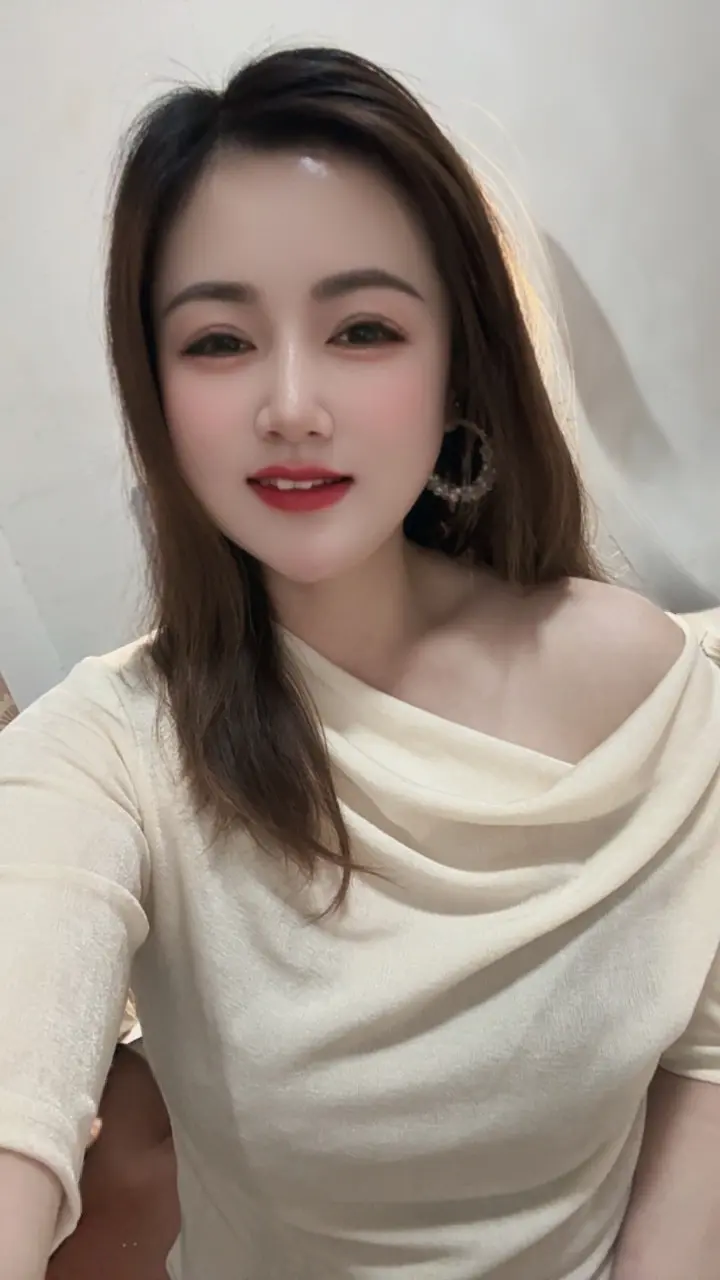 女人打扮的原因，并不是取悦别人，而是取悦自己。让自己有个好心情！