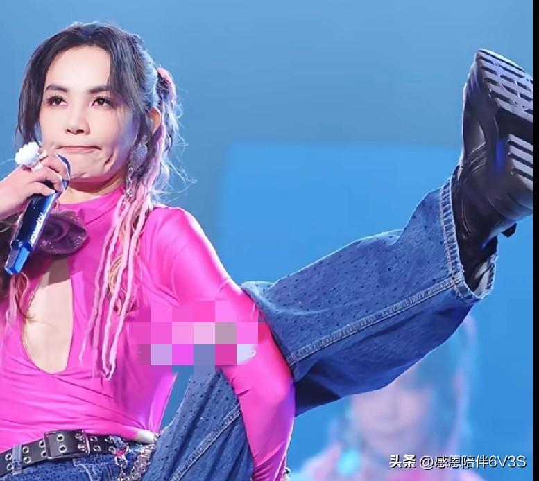 刚刷到Ella（陈嘉桦）的一段视频，她在那起哄说：“这个特技只有10%的人能做到