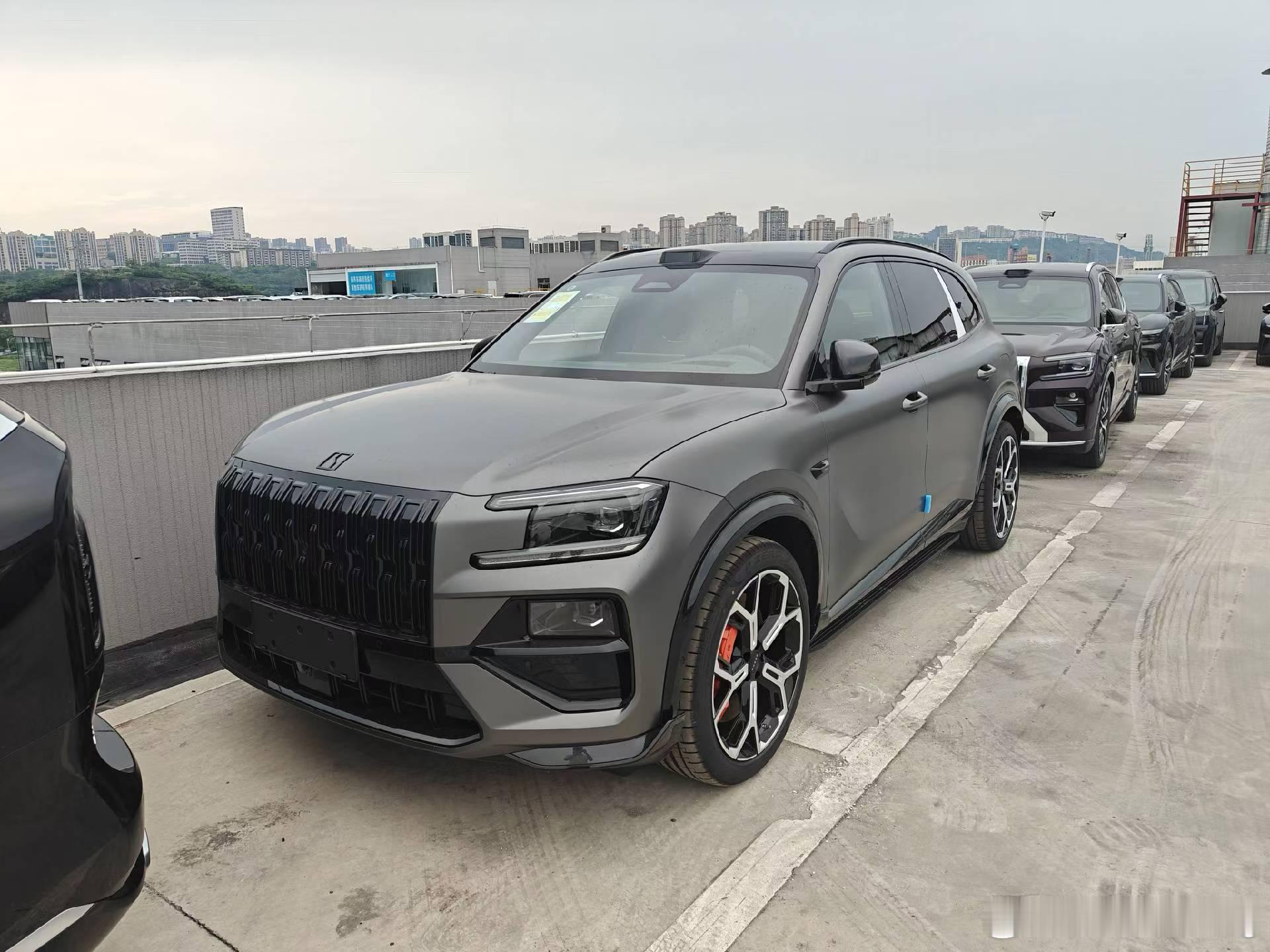 极氪8X  曜影版70kWh 哑光灰黑橙22英寸凌波锻造轮毂带Brembo六活塞