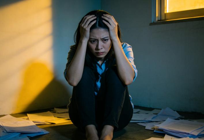 明明没发生什么，却总往坏处想？也许你正在被隐性妄想困扰

你有没有过这种时刻？手