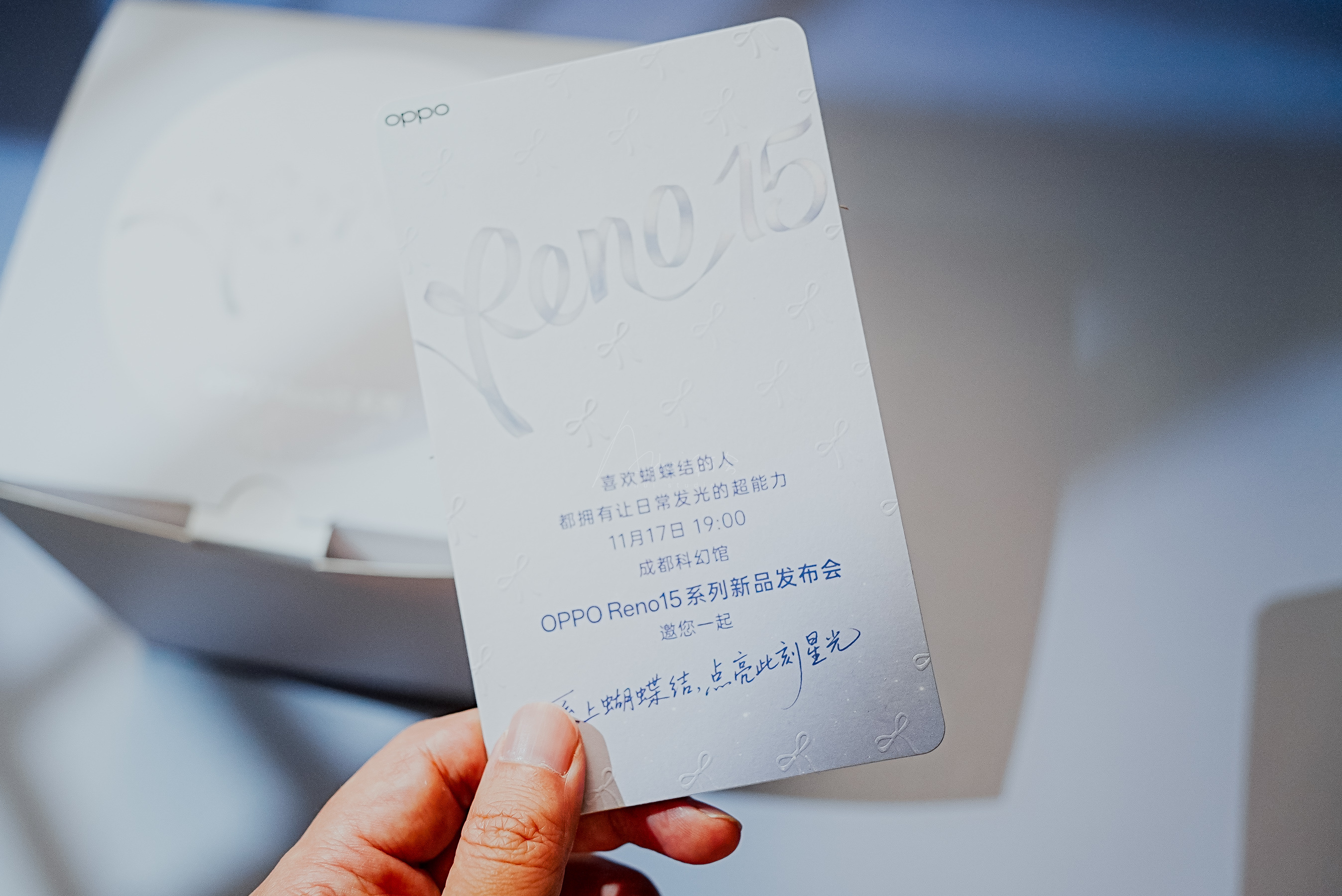 邀请函跟我太对味了 是一个特别有意思的投影灯，除了Reno15定制灯片，居然还附