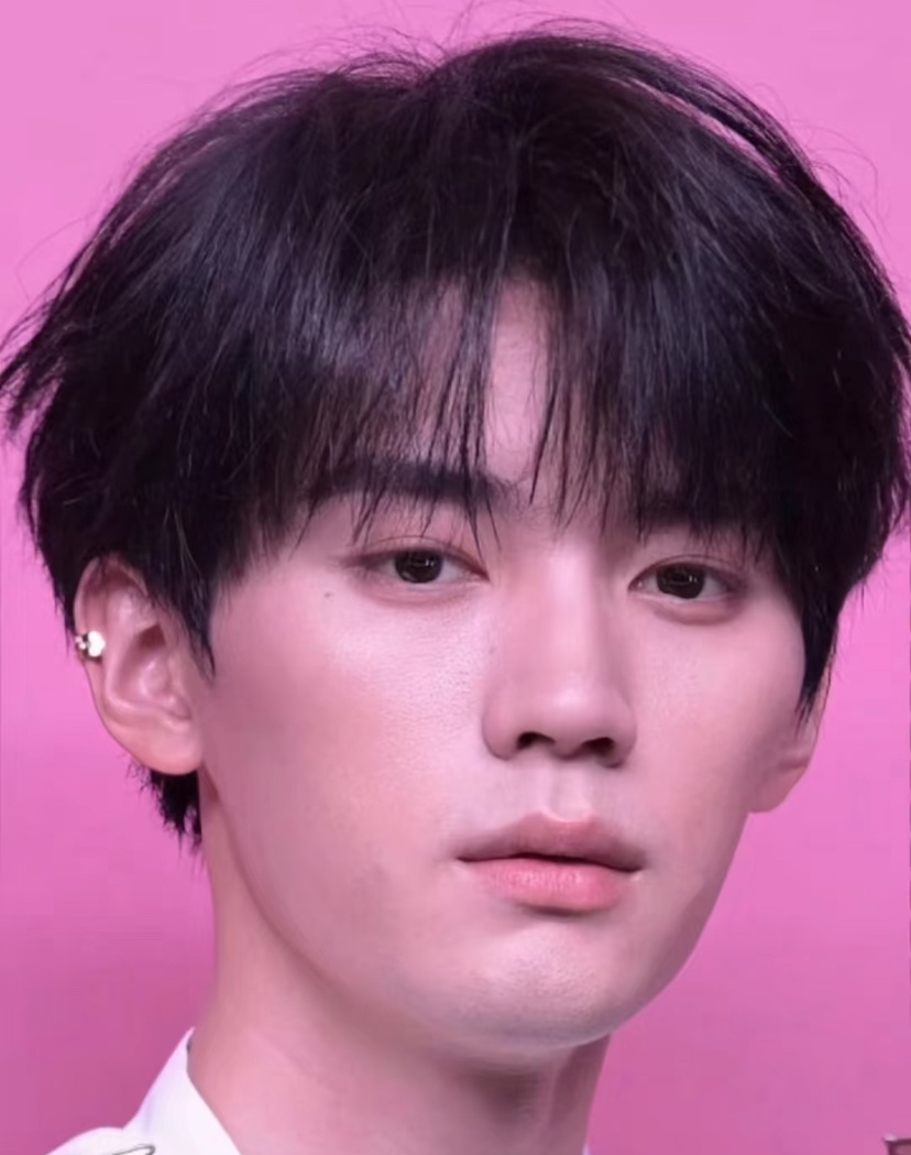 周翊然周翊然活动生图状态 ​​​