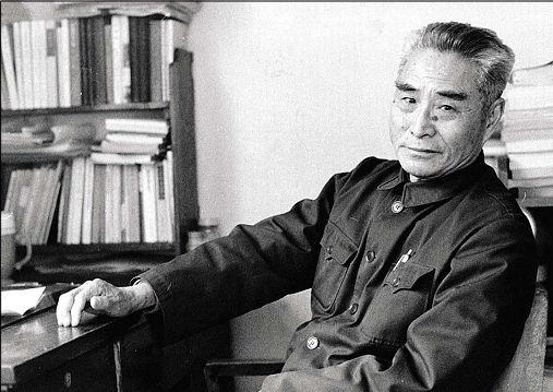 1948年，黄维告别怀孕九个月的妻子下了庐山，再回家，已是27年后。他走的时候，