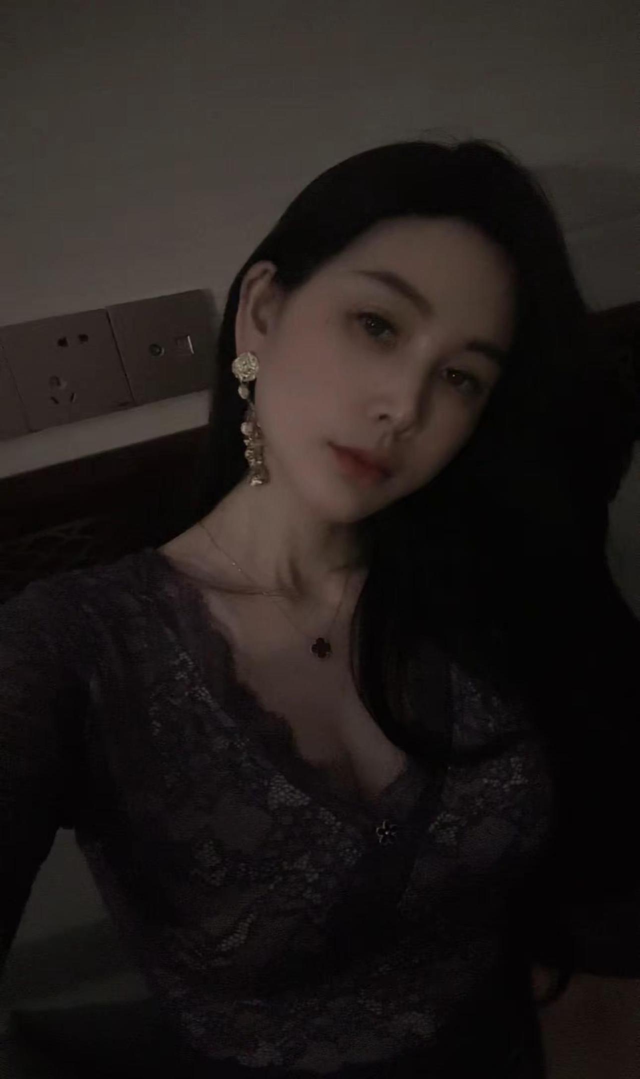 白天我尽力在和自己和解 可夜晚的情绪瞬间崩溃