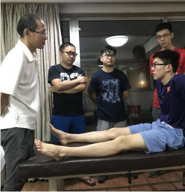 孙佳俊 眼镜狗珍贵皂片~好长的腿哈哈 