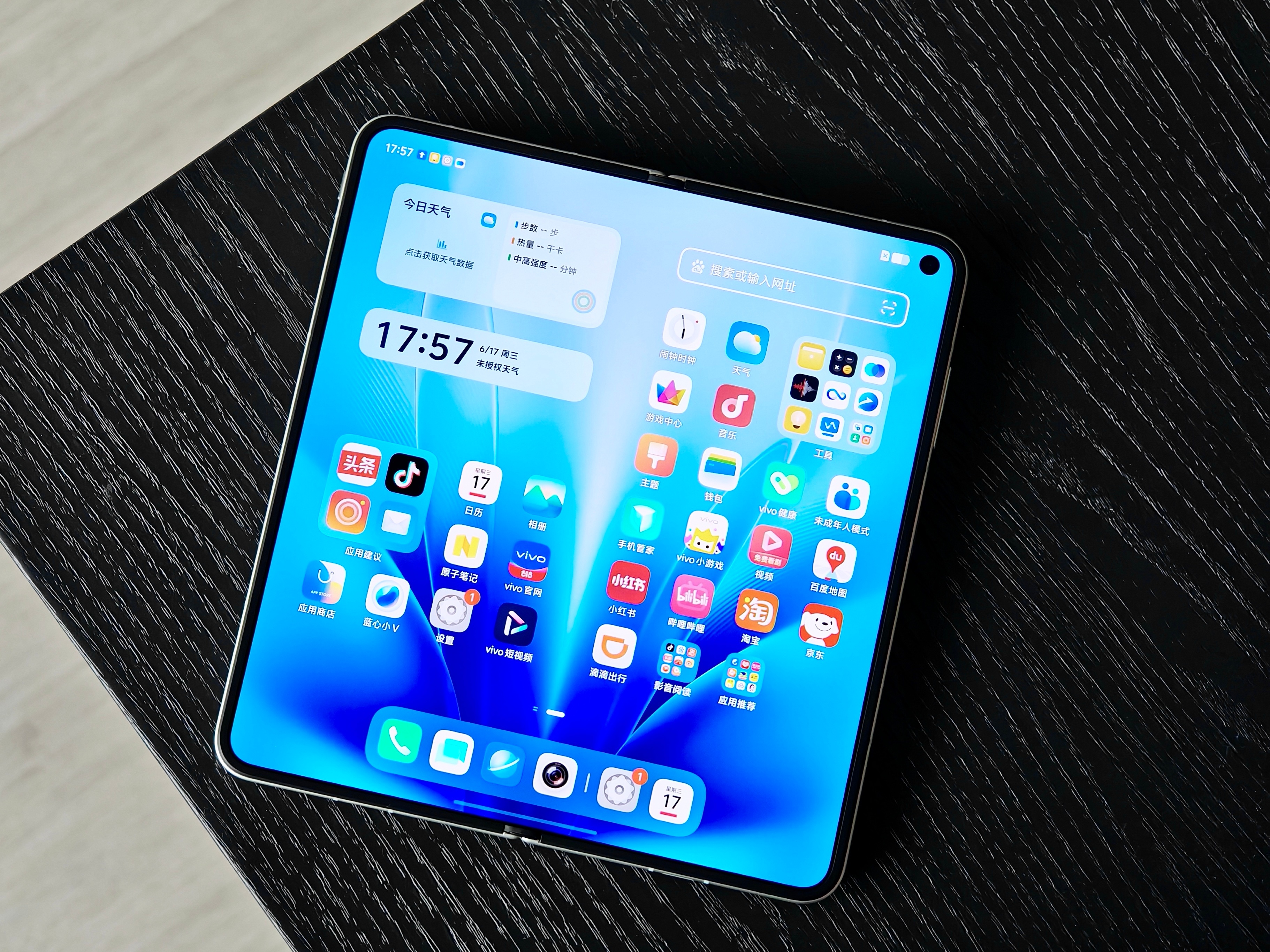 来组vivo X Fold6图赏，我拿到的是“盐湖”配色你们觉得颜色咋样？机身的
