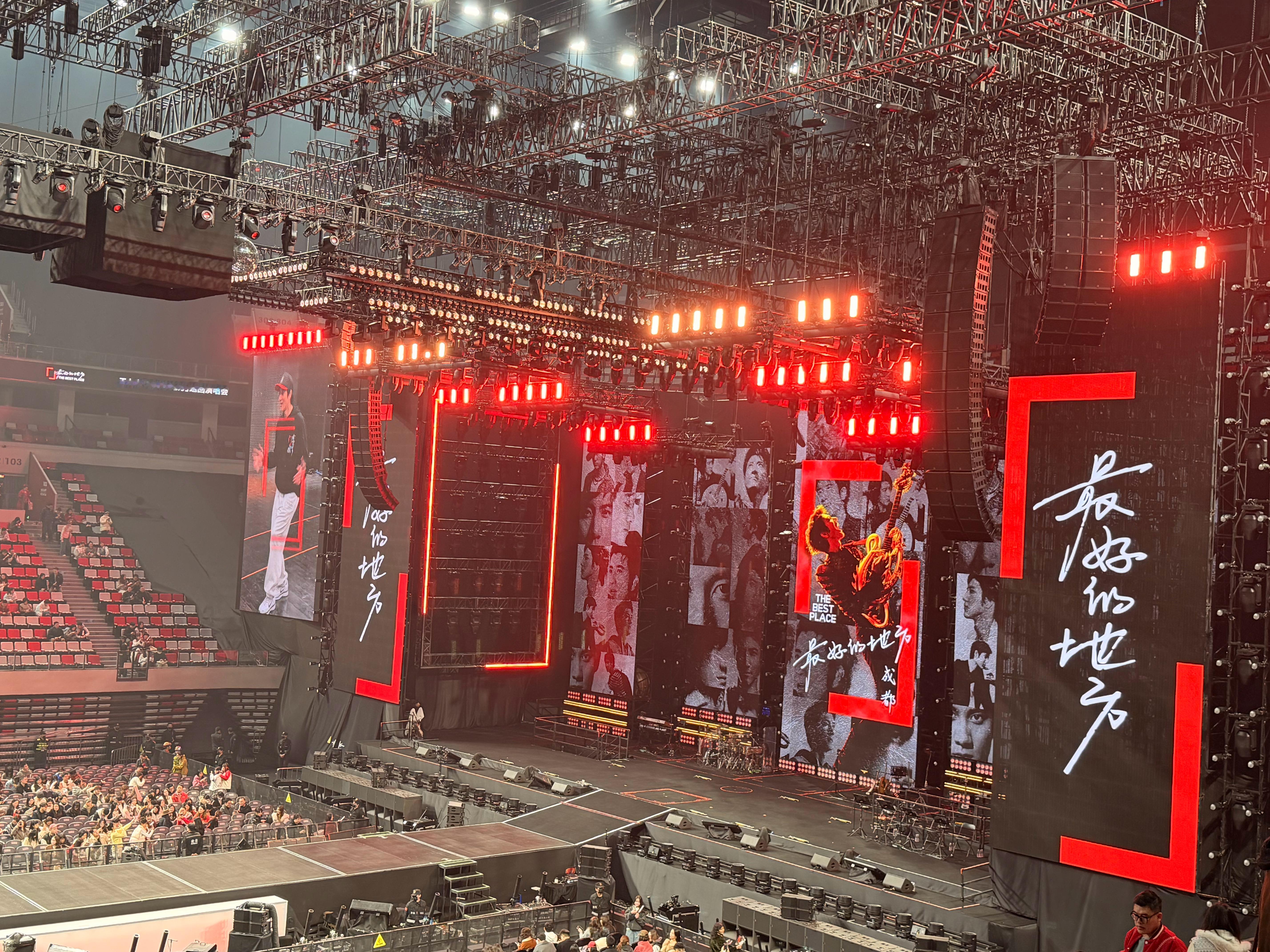 王力宏出道30周年快乐，已就位，期待今晚的惊喜和感动。王力宏发文庆祝出道30周年