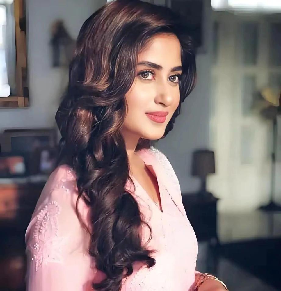 我堂哥
在巴基斯坦
打工那会儿，
有天晚上
跟工友去逛夜市，
本想随便转转放松下