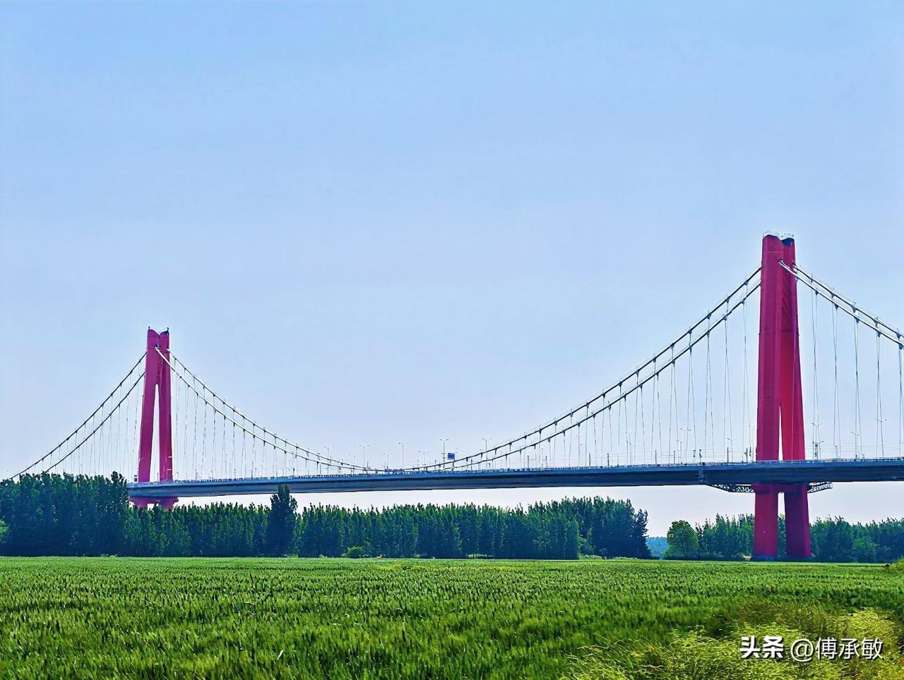 济南 凤凰展翅越黄河，一桥雄姿焕新泉城南北天际线
      黄河奔涌千年，横贯