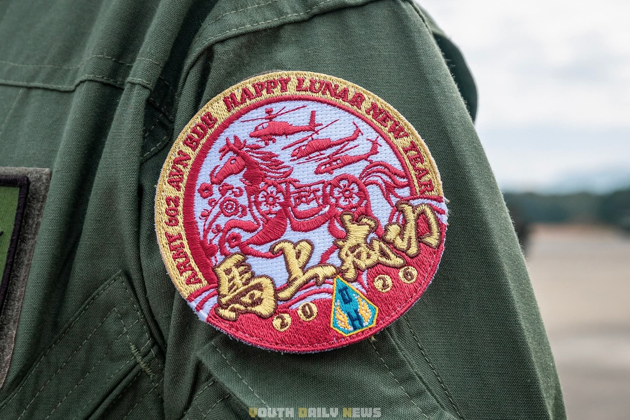 飞扬军事 台匪陆軍航空第602旅新年臂章「馬」上成功 