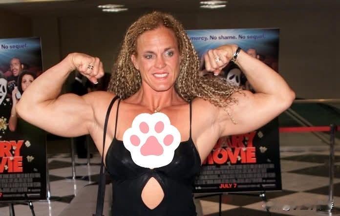 凭借出演电影《惊声尖笑》（“Scary Movie”）而声名鹊起的杰恩·特拉克（