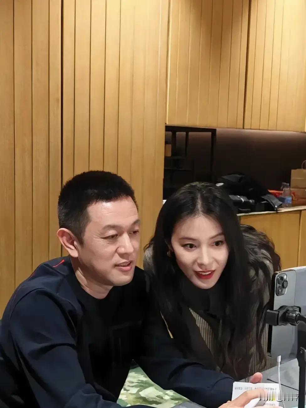 郎才女貌的一对羡煞旁人啊。