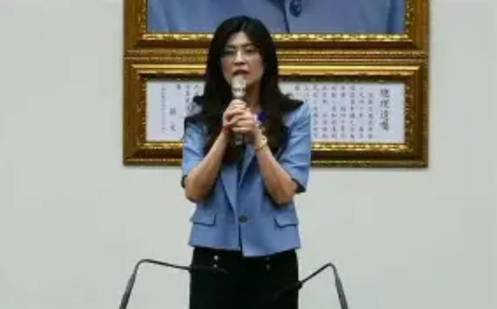 可能连郑丽文都万万没想到，最终真心支持她的，全程为她站台的，除了她的团队成员之外