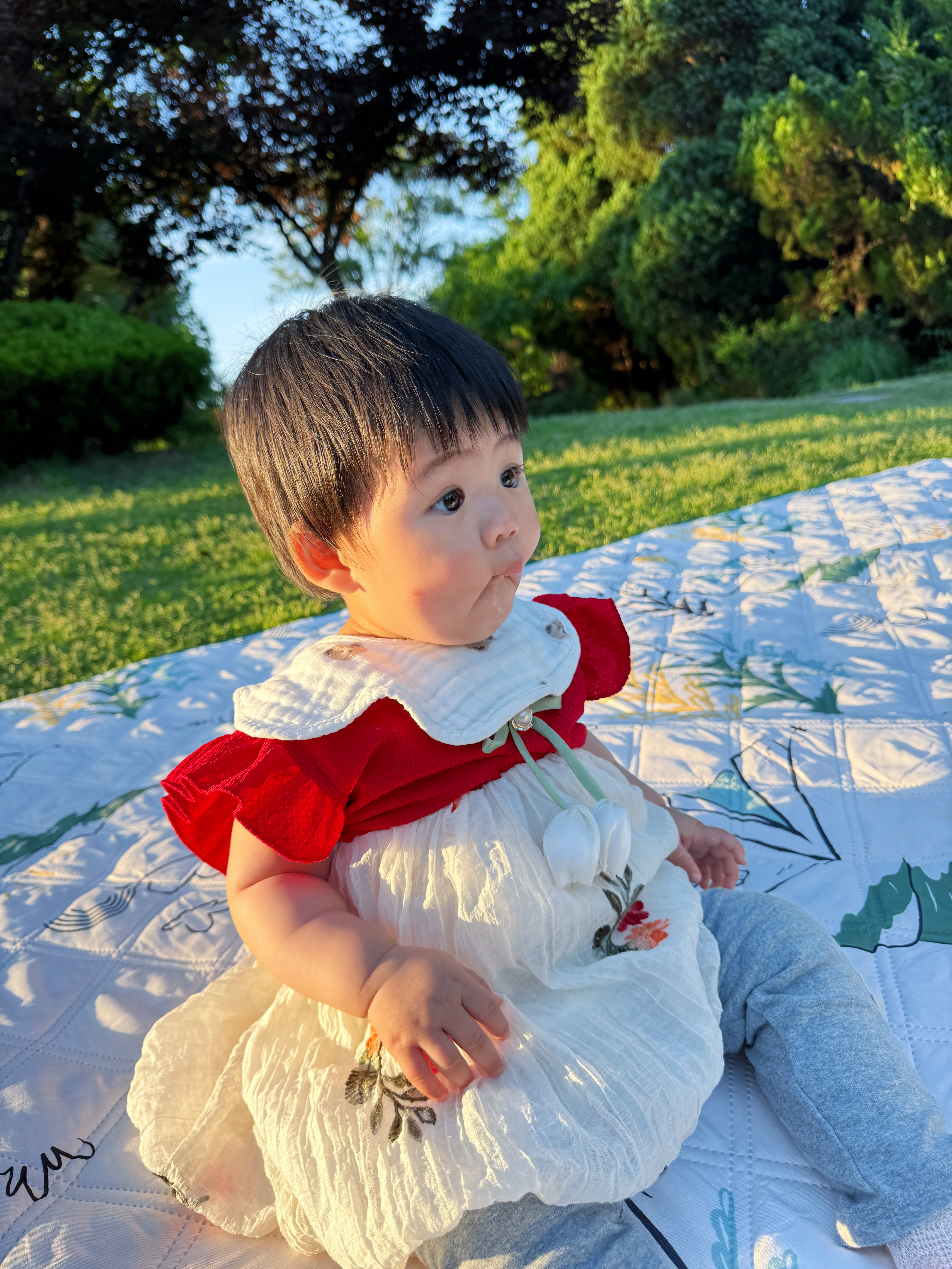 ee们上午好我们最近是穿不完的夏天小裙子实在是因为妈妈和奶奶姥姥太爱给她俩买各种