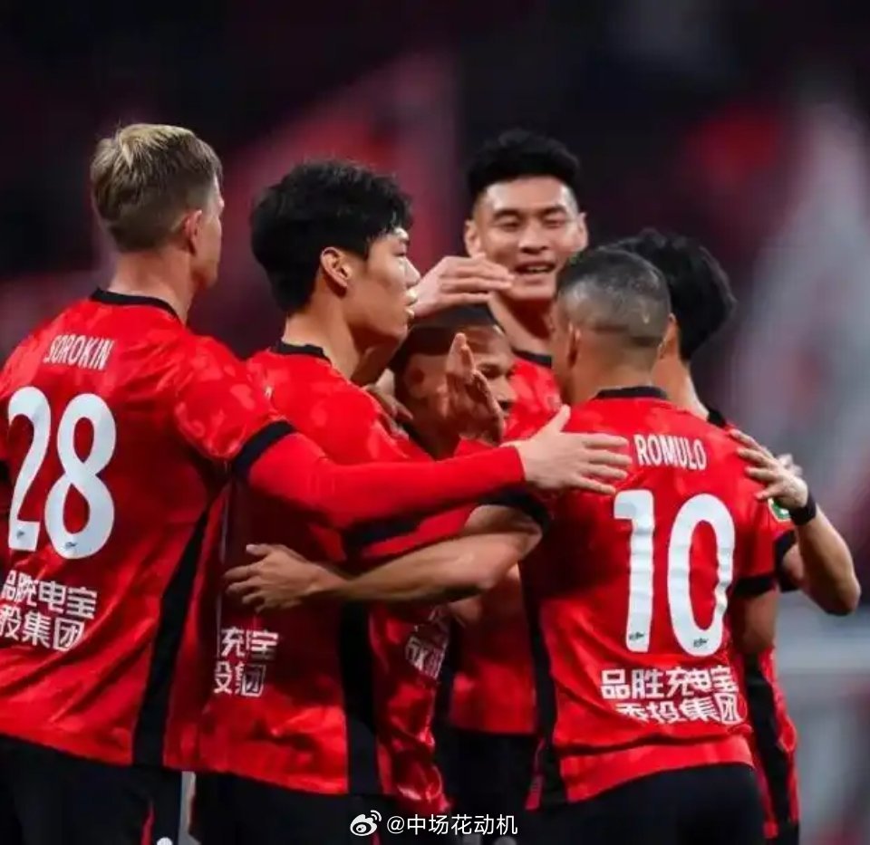 韩鹏飞在这个赛季的发挥越来越好，甚至有人说可以当一名外援使用，想到上赛季基本上都