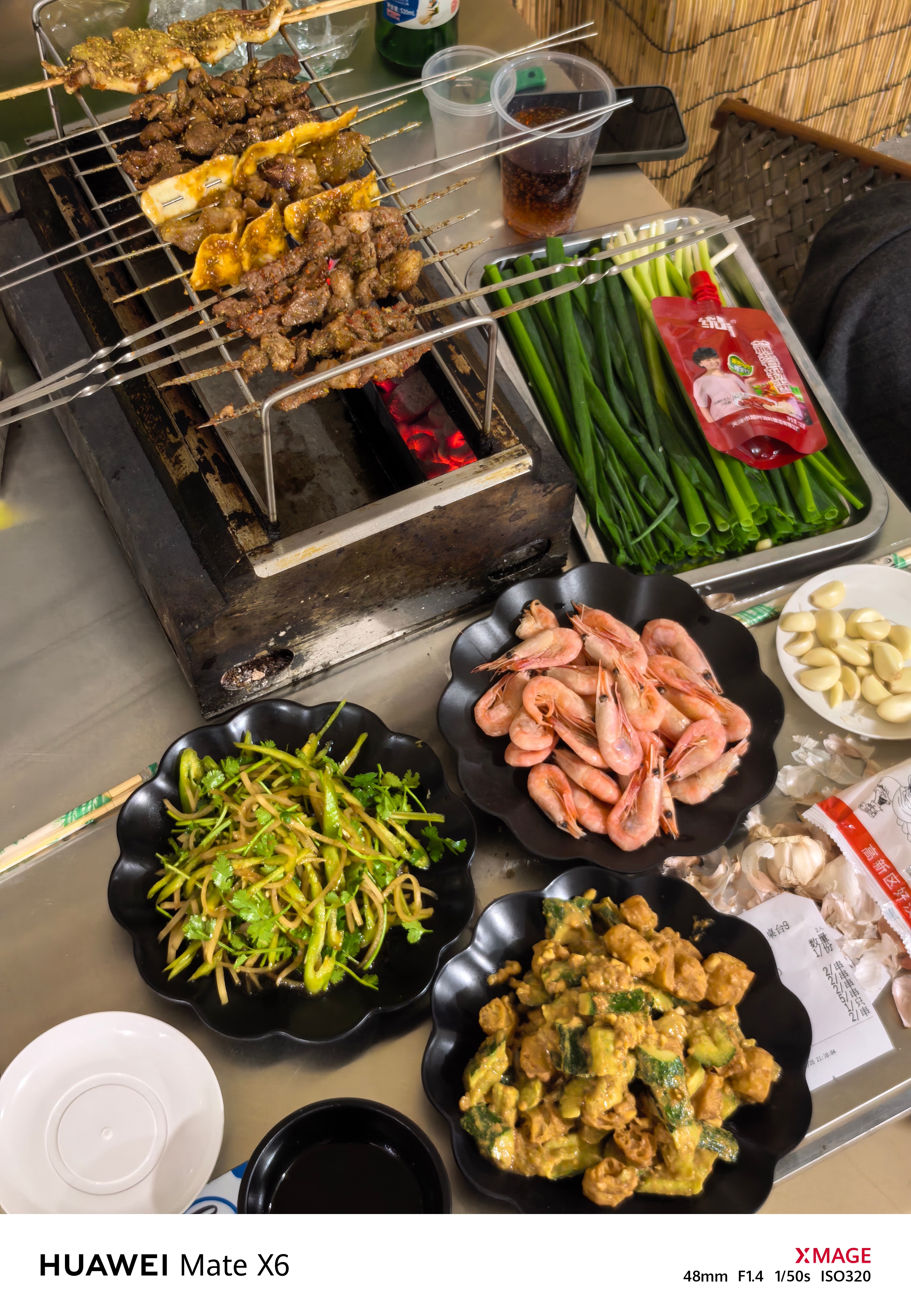 进淄赶烤了！！！小饼卷肉，这味道怎么说呢…饼味盖住了肉味，好像没有想象的那么好吃