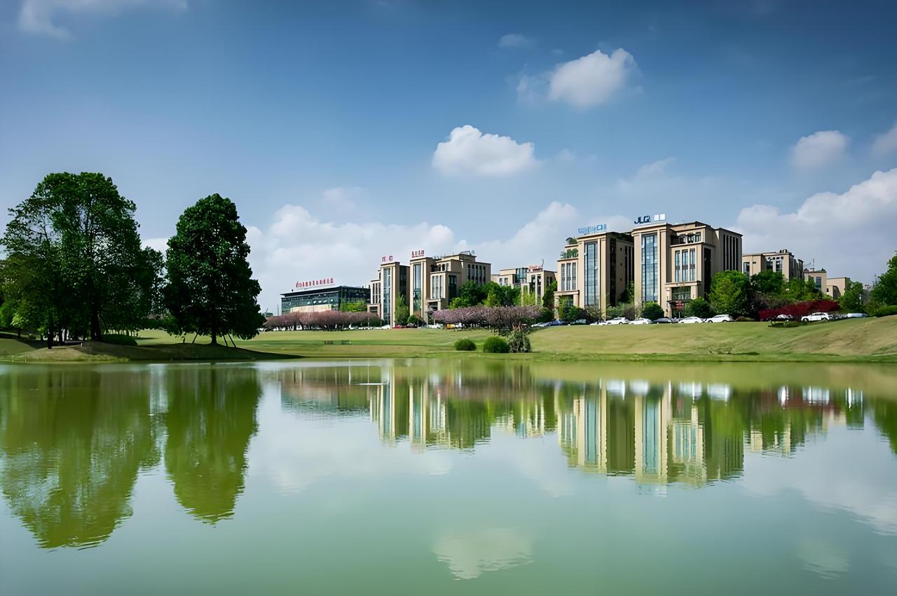 扎心实话｜考名牌大学，真的比普通大学好吗？
别再被“名牌大学=人生赢家”PUA了
