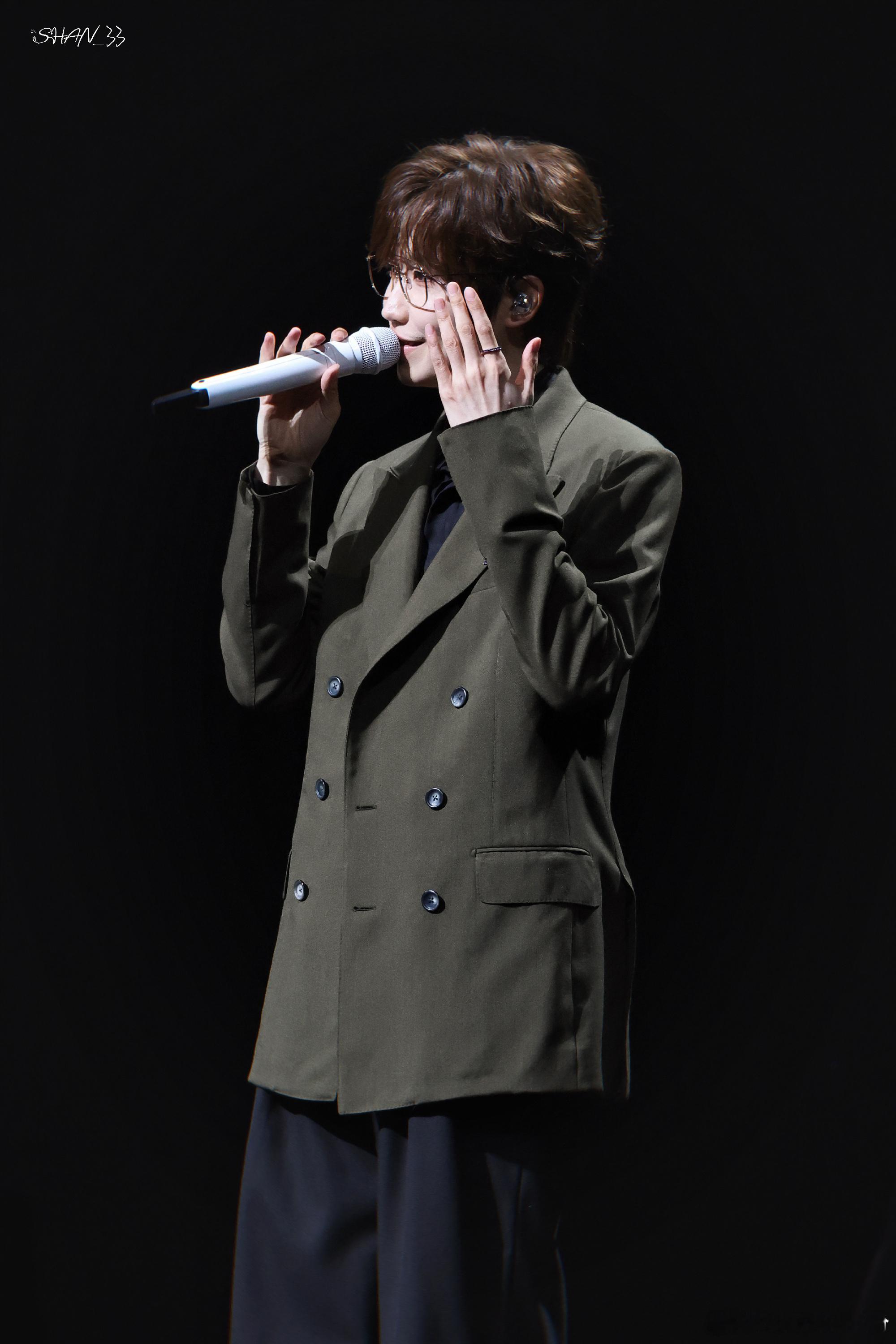 徐良徐良不仅有曲库还有题库徐良题库又更新了来徐良演唱会解锁全新体验，不再单纯欣赏