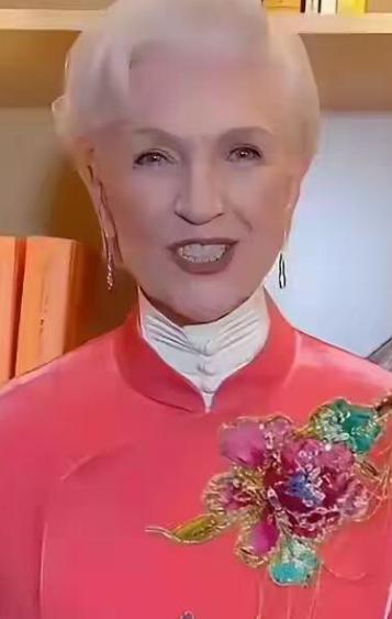 突发！世界首富马斯克的母亲梅耶，在社交媒体上公然表态：中国在公路、隧道、建筑、基