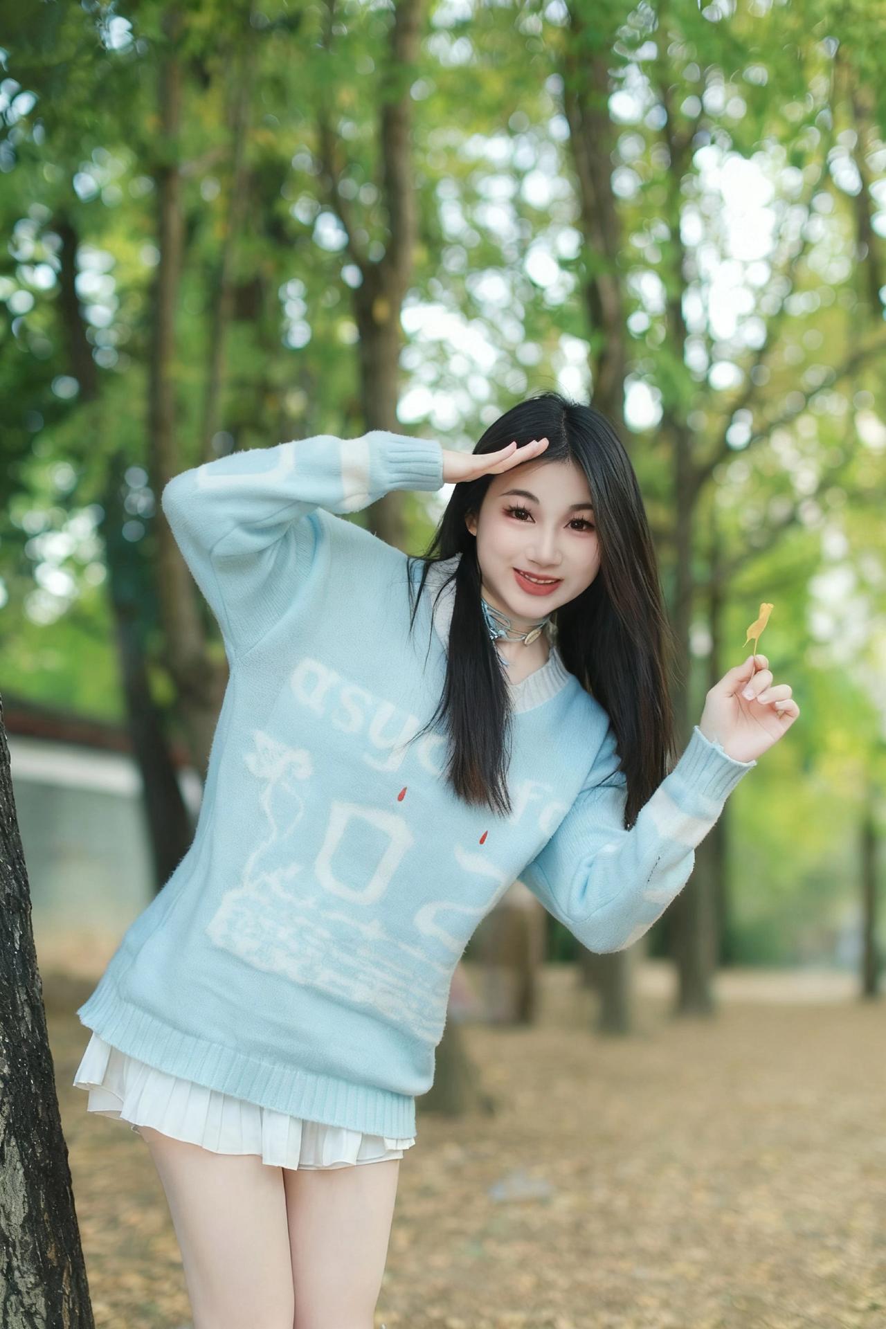 偶遇柳候公园，冬天的阳光明媚，小姐姐笑容可亲。表现力非常不错，感谢出镜。~～文艺