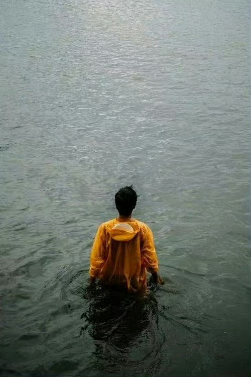 或许总要彻彻底底的绝望一次，才能重新再活一次。——余华 