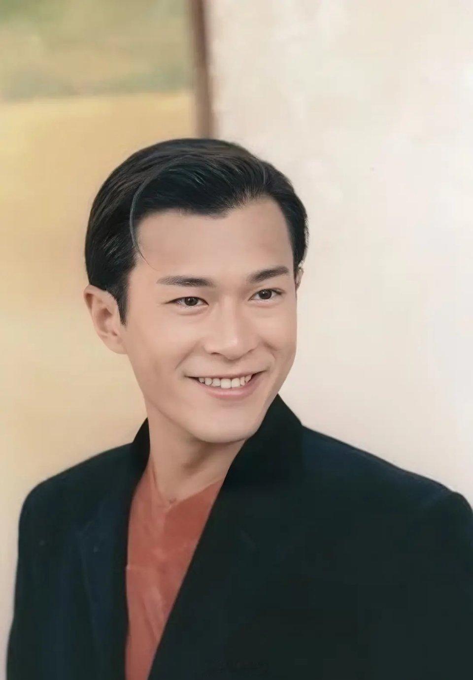原来古天乐的双眼皮是割的，那个年代就有这么成熟的整容技术了？ 