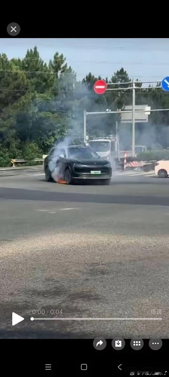 想“黑”问界M9？

台州最近有一台问界M9，出现了一点事故，被很多人转发。
