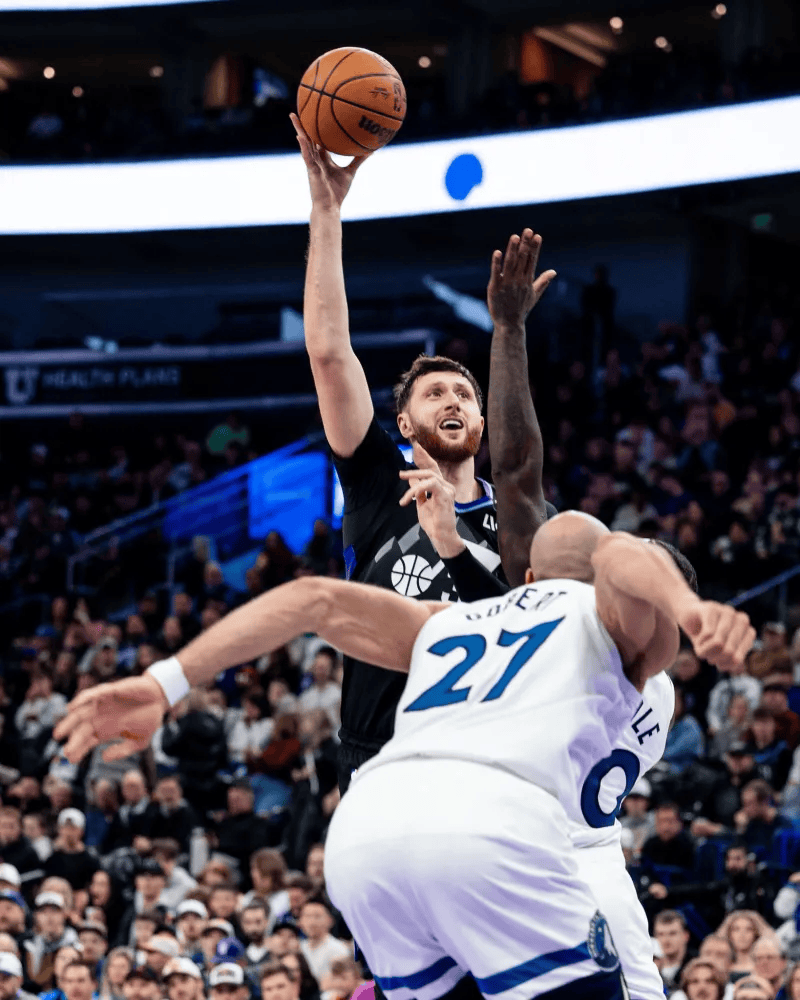 努尔基奇本赛季2次三双，爵士上一个做到的是05-06基里连科