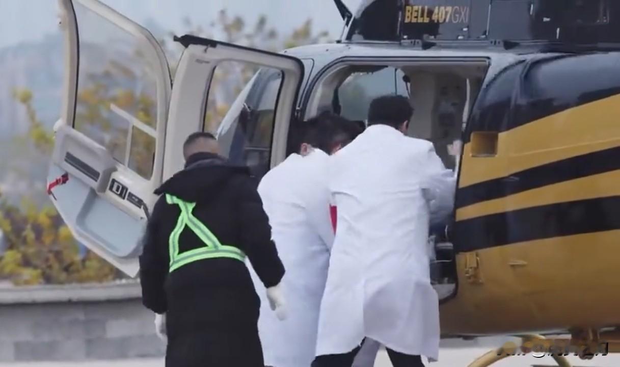 事发上海春运高速路！驾车女子突然四肢瘫软病情恶化，120因拥堵无法抵达！车上还有