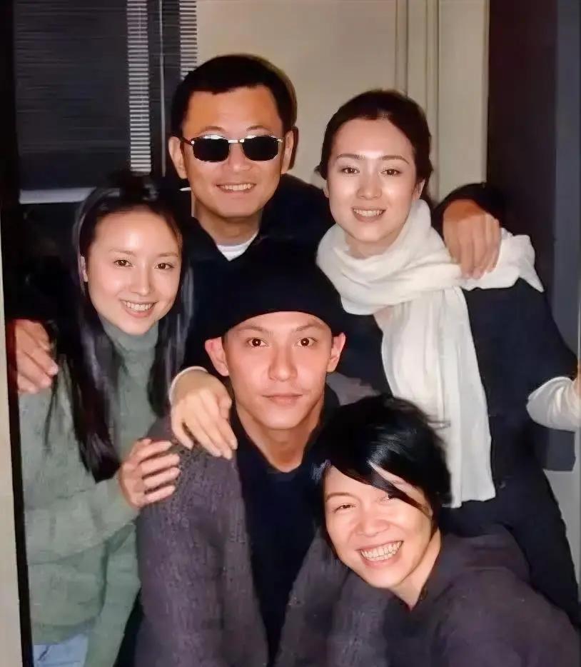 五位演员都是实力派，颜值和演技双双在线，特别是巩俐，无论什么角色都能驾驭。那真不